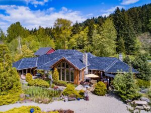 Outstanding Walk on Waterfront Vancouver Island Home